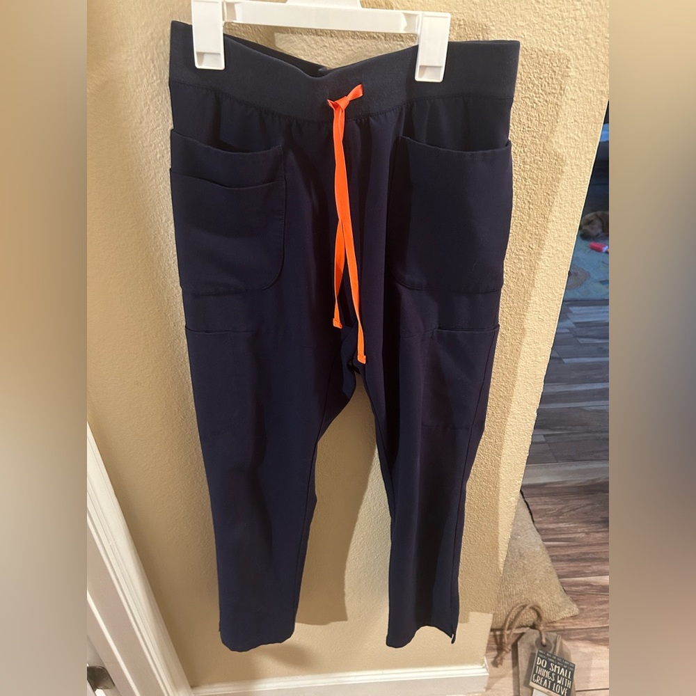 FIGS SCRUB PANTS 	
women's Navy Nepal - Skinny Scrub Pants - S / Navy